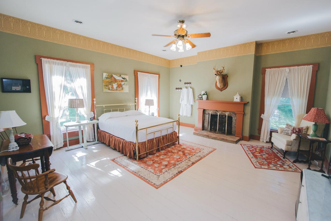 Old Caledonian Bed & Breakfast ภายนอก รูปภาพ
