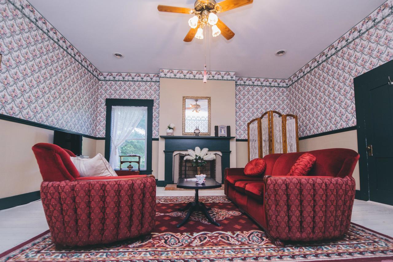 Old Caledonian Bed & Breakfast ภายนอก รูปภาพ