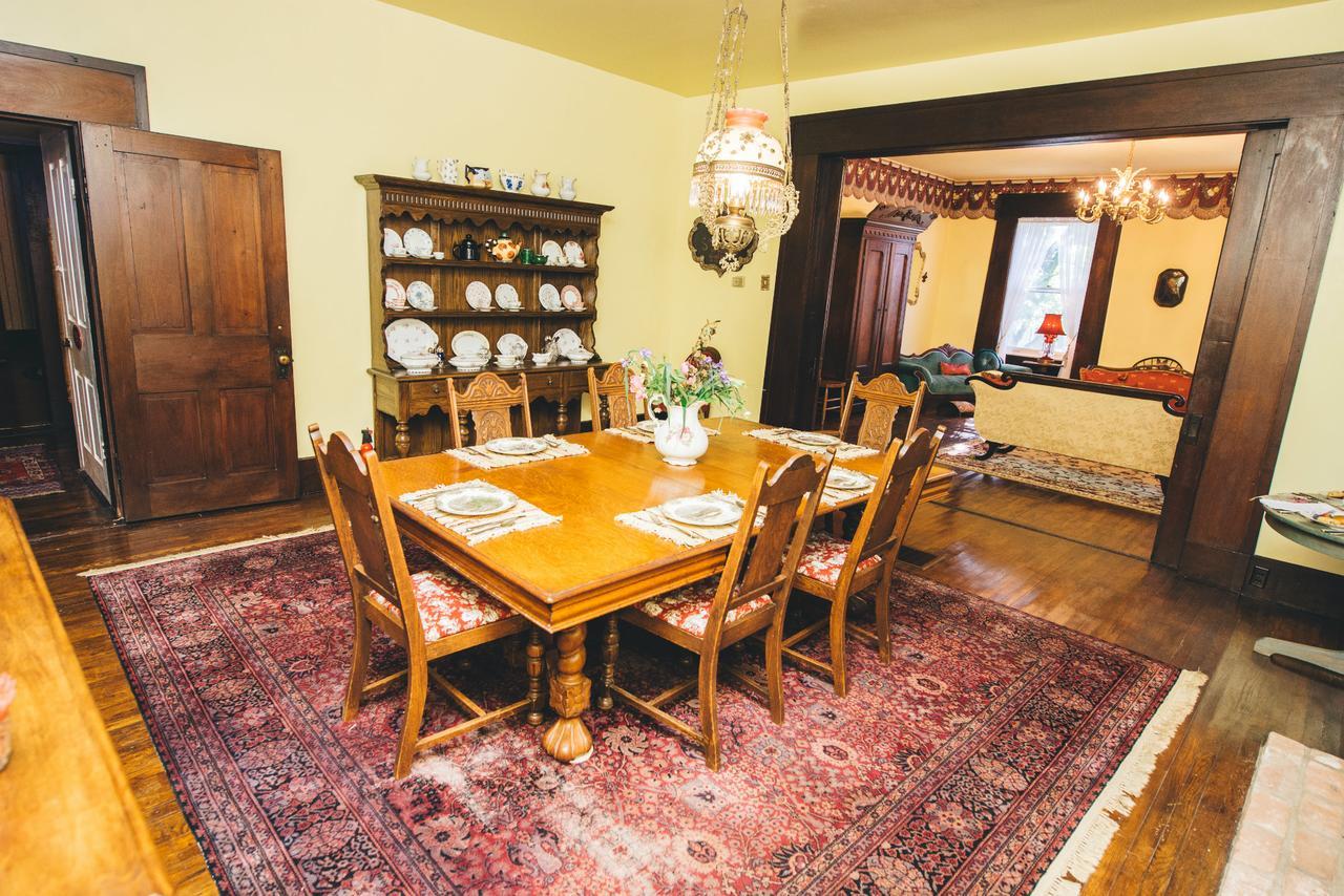 Old Caledonian Bed & Breakfast ภายนอก รูปภาพ