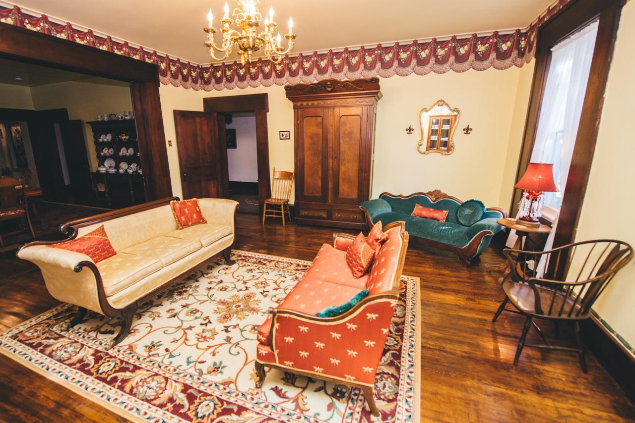 Old Caledonian Bed & Breakfast ภายนอก รูปภาพ