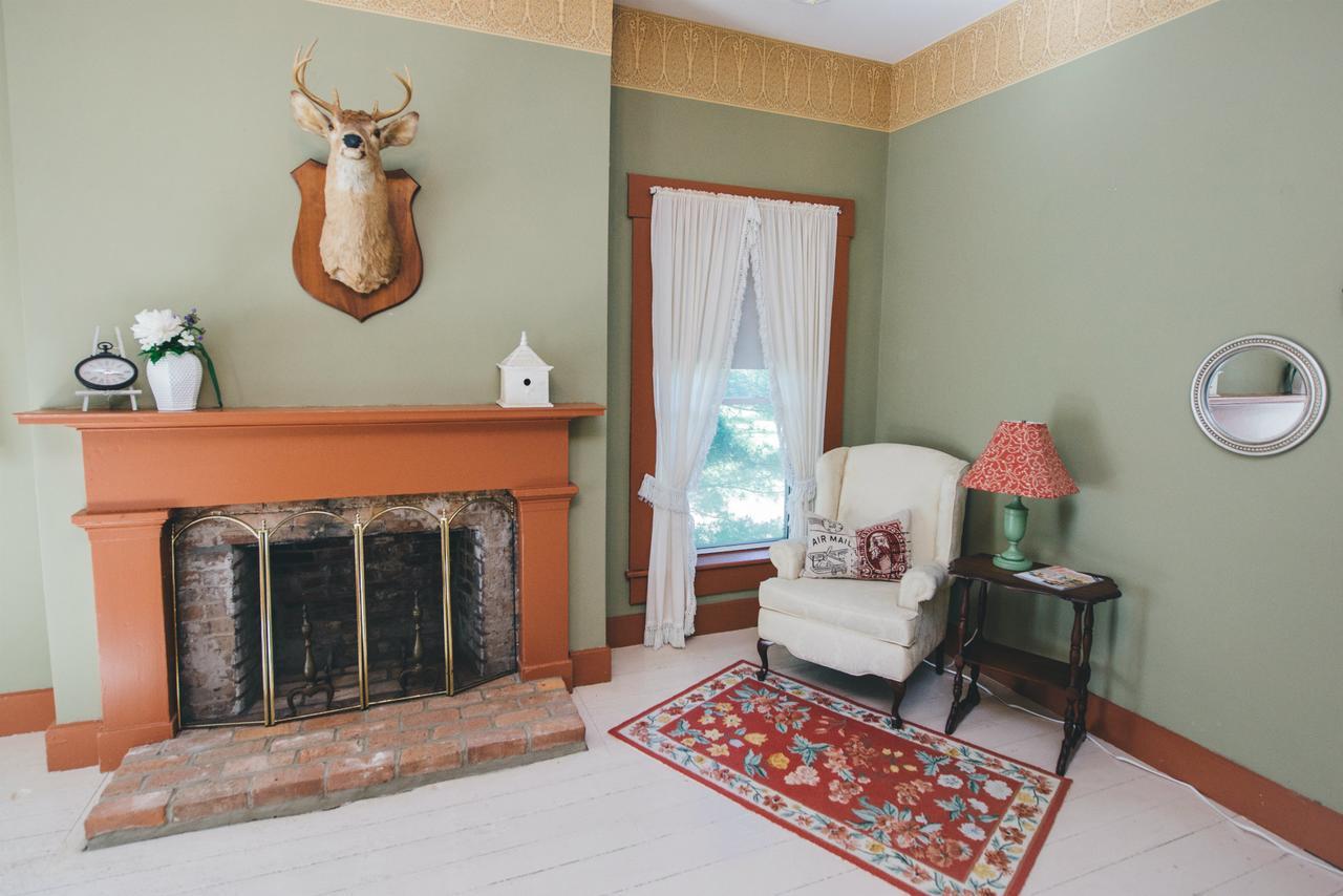 Old Caledonian Bed & Breakfast ภายนอก รูปภาพ