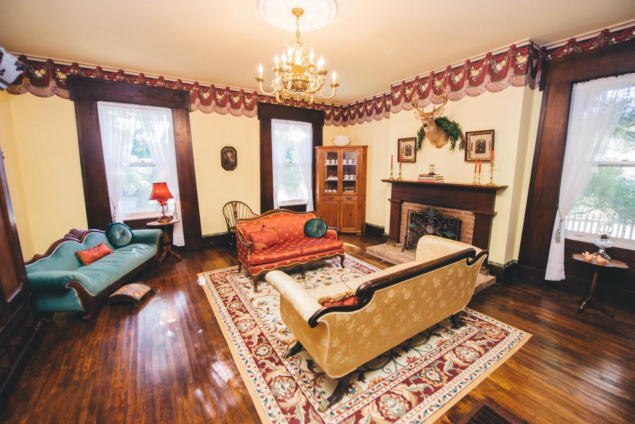 Old Caledonian Bed & Breakfast ภายนอก รูปภาพ