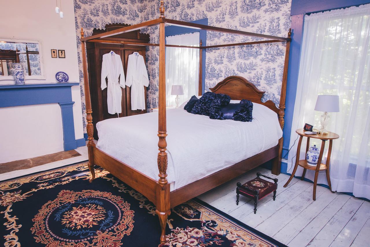 Old Caledonian Bed & Breakfast ภายนอก รูปภาพ
