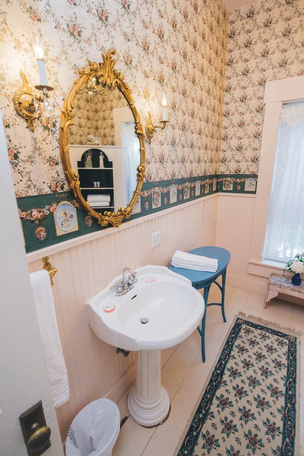 Old Caledonian Bed & Breakfast ภายนอก รูปภาพ