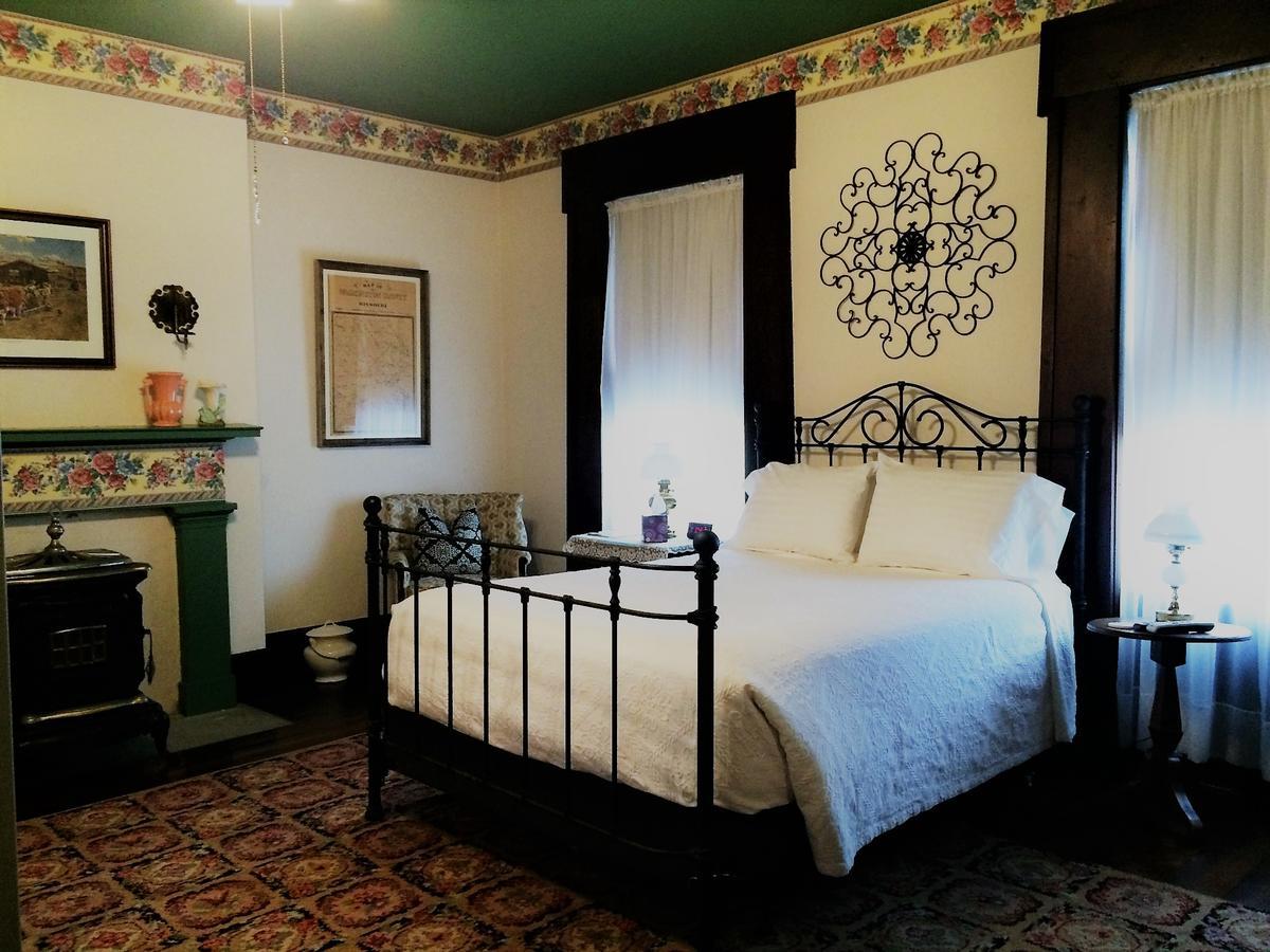 Old Caledonian Bed & Breakfast ภายนอก รูปภาพ