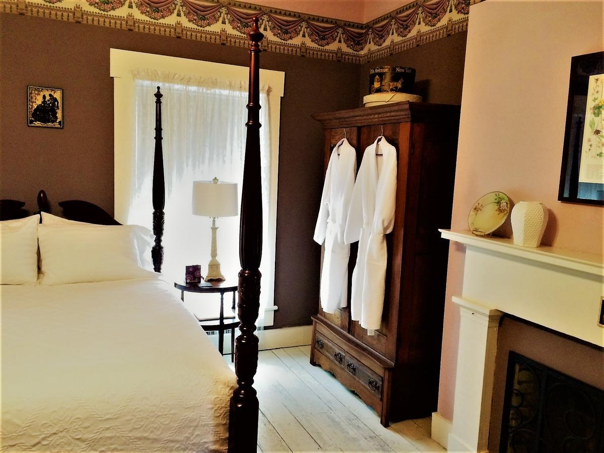 Old Caledonian Bed & Breakfast ภายนอก รูปภาพ