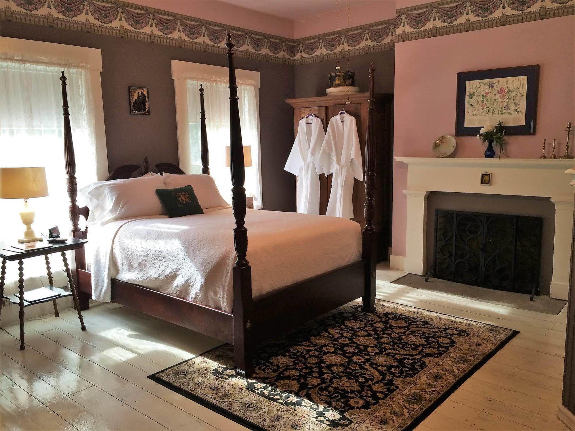 Old Caledonian Bed & Breakfast ภายนอก รูปภาพ