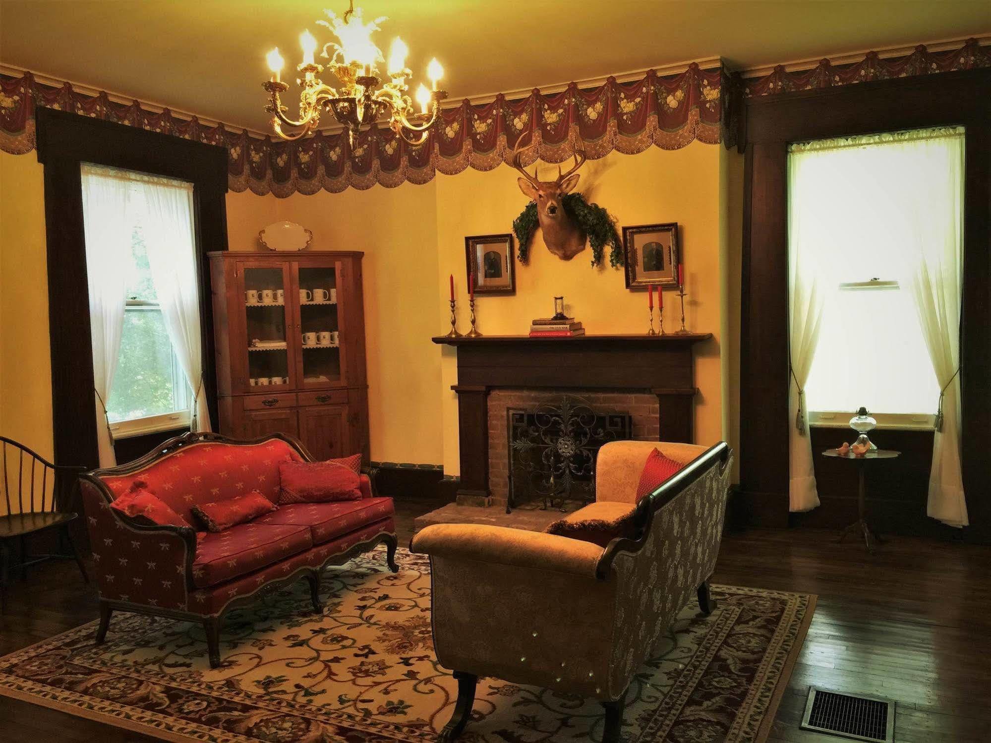 Old Caledonian Bed & Breakfast ภายนอก รูปภาพ