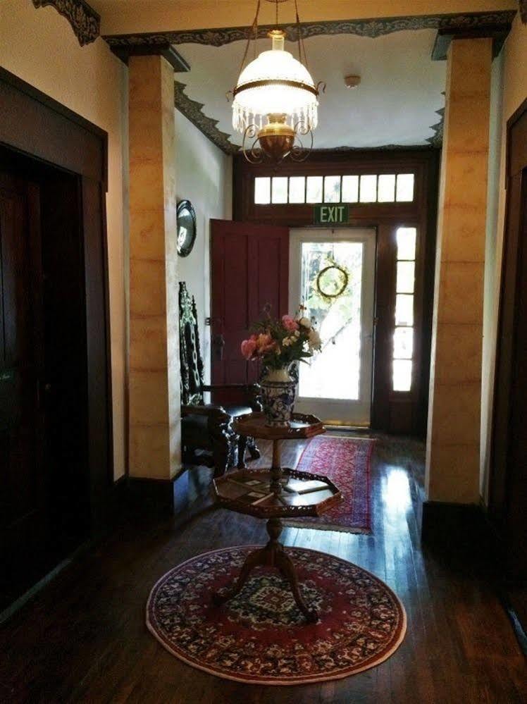 Old Caledonian Bed & Breakfast ภายนอก รูปภาพ