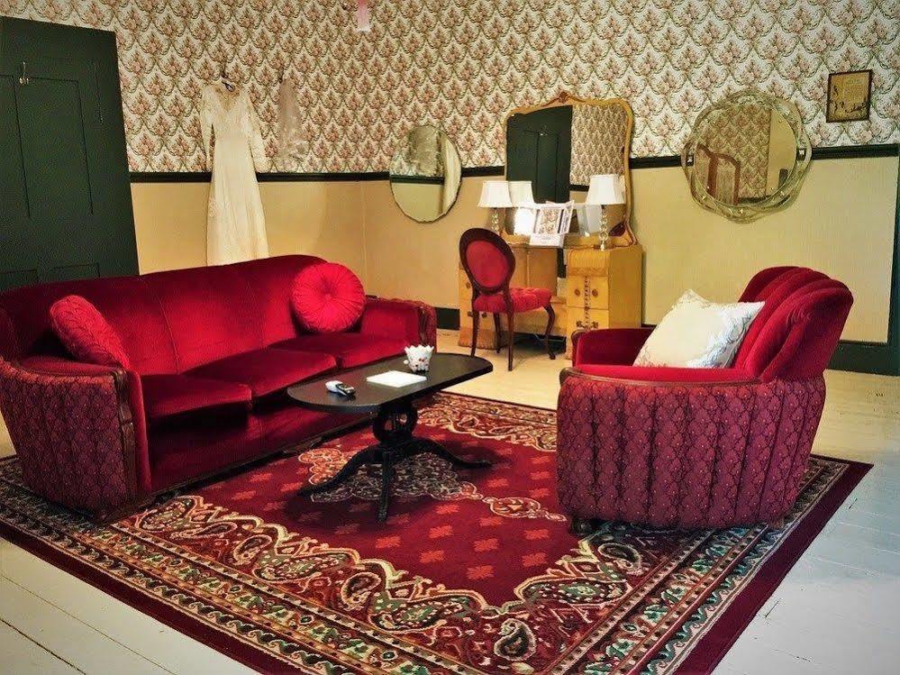 Old Caledonian Bed & Breakfast ภายนอก รูปภาพ
